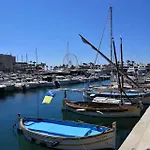 Boulouris, Grand 2 A 4 Personnes A 5min A Pied Des Plages Lägenhet