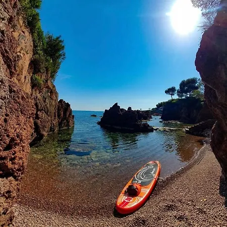 Appartement Boulouris, Grand 2 à 4 Personnes à 5min à Pied Des Plages