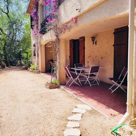 Apartamento Boulouris, Grand 2 à 4 Personnes à 5min à Pied Des Plages